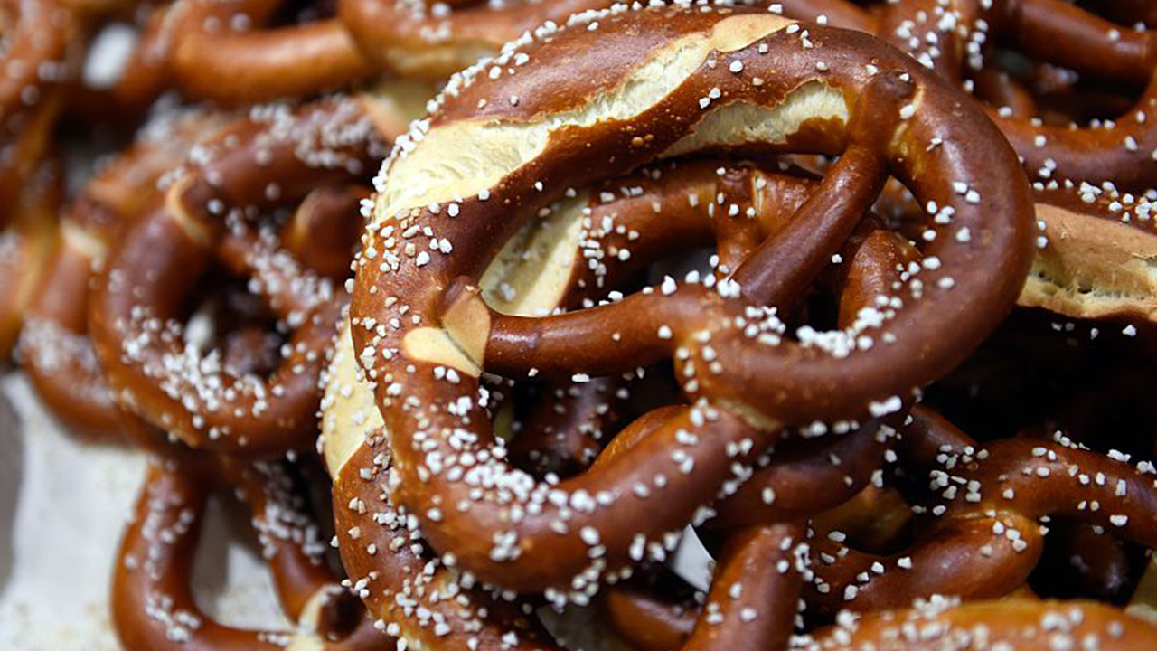 Students served pretzels covered in oven cleaner, lawsuit claims — Peachtree Corners Schools news